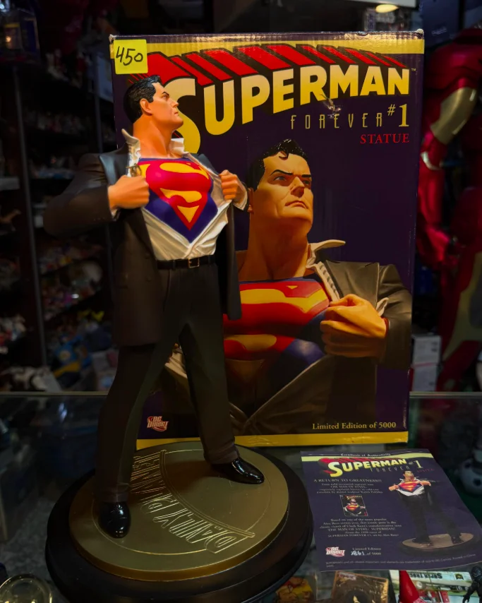  Superman Forever #1 Statue